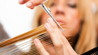 Sesión de peluquería completa lavado, corte, crema, color